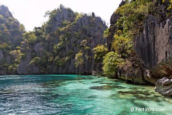 L'un des lagons de Twin Lagoon sur l'île de Coron - Philippines