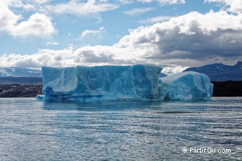 Iceberg  proximt du glacier Upsala - Argentine