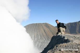 Au bord du cratre du volcan Bromo - Indonsie