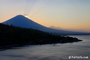 Volcan Gunung Agung vu depuis Amed - Bali - Indonsie