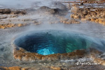 Strokkur sur le site de Geysir - Islande