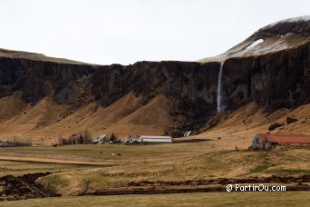 Cascade de Foss  Su - Islande