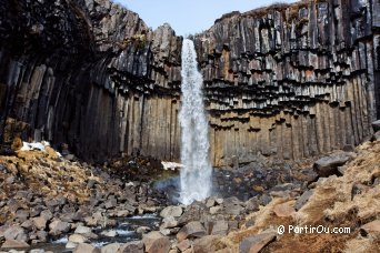 Cascade et orgues basaltiques de Svartifoss - Islande