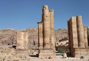 La rue des colonnes ou Colonnaded Street  Petra - Jordanie