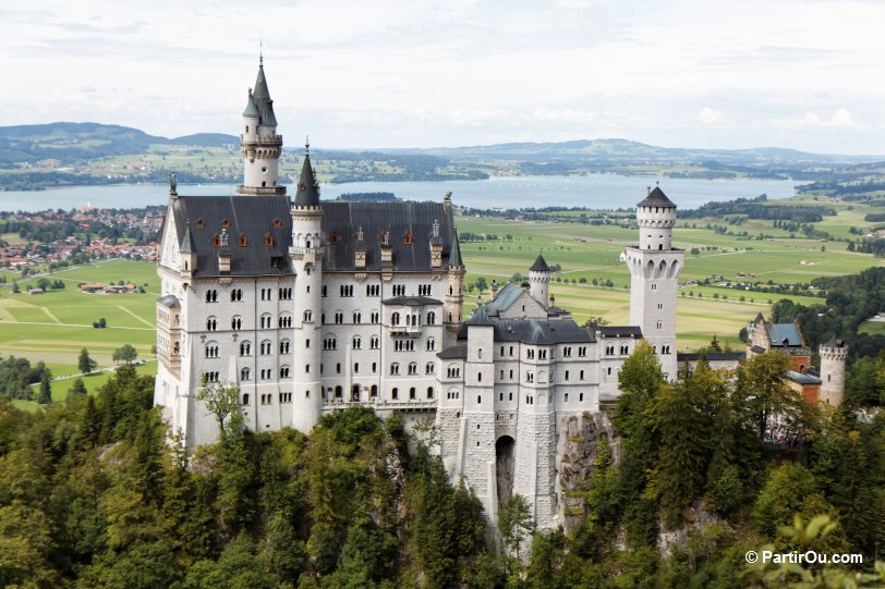 Neuschwanstein : l'histoire du château en Bavière qui a inspiré