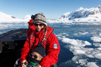 En zodiac dans Paradise Bay - Antarctique