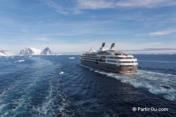 Le Boral en direction du Canal Lemaire - Antarctique