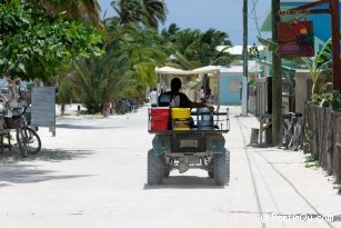 Voiturette sur Caye Caulker - Belize