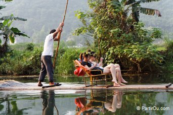 Radeau sur la rivière Yulong - Chine