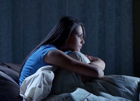 Jeune femme souffrant de trouble du sommeil