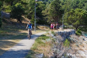 De Mali Lošinj  Veli Lošinj sur l'le de Cres - Croatie