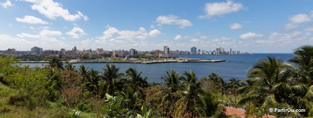 Vue depuis le fort San Carlos de la Cabaa - La Havane - Cuba