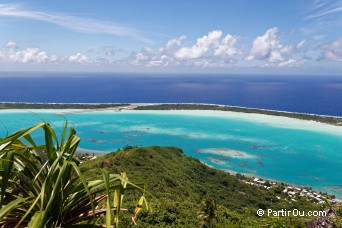 Lagon de Maupiti vue depuis le Mont Teurafaatiu