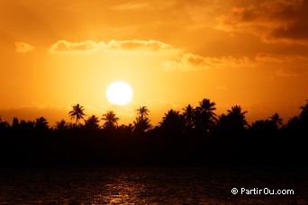 Coucher de soleil depuis la plage de Tereia - Maupiti