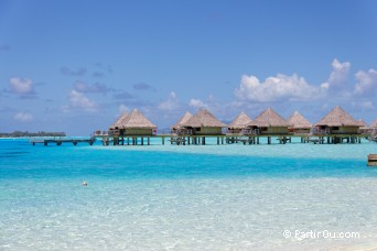 Bungalows sur pilotis à Bora-Bora - Polynésie française