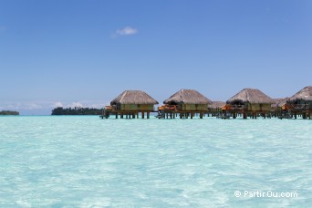 Bungalows sur pilotis au motu Tevairoa - Bora-Bora