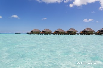 Bungalows sur pilotis à Bora-Bora - Polynésie française