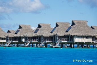 Bungalows sur pilotis à Bora-Bora - Polynésie française