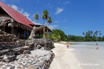 Tiki Village  Moorea