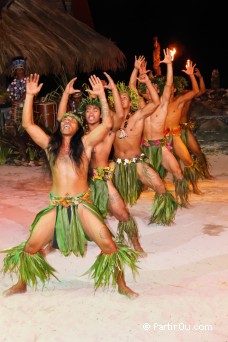 Show du Tiki Village  Moorea