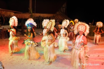 Show du Tiki Village  Moorea