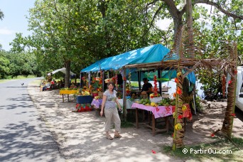 Marchands de fruits  Moorea