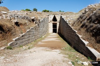Entrée d'une tombe à coupole de Mycènes - Grèce