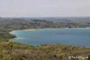 Lac Peten Itza vu depuis le biotope Cerro Cahui - Guatemala