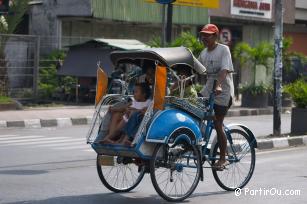 Becak (pousse-pousse à vélo) indonésien