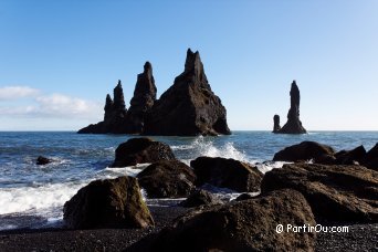 Rochers de Reynisdrangar depuis Reynisfjara - Islande