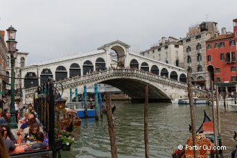 Pont du Rialto sur le Grand Canal - Venise - Italie