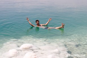 en Jordanie, baignade dans la Mer Morte