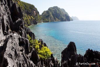 Dtroit de Tapiutan vue de Matinloc Shrine - Philippines